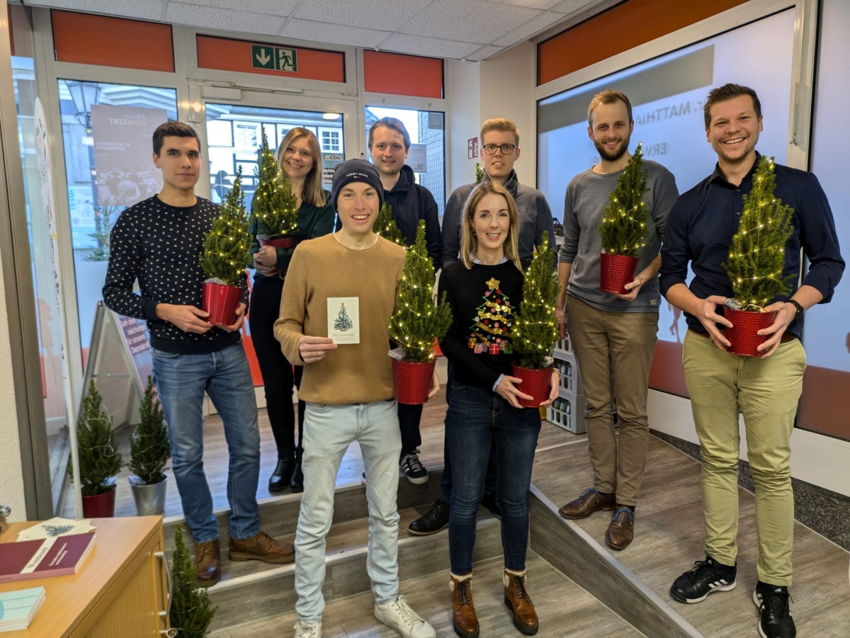 Junge Union im Kreis Altenkirchen bringt Weihnachtsfreude ins Haus