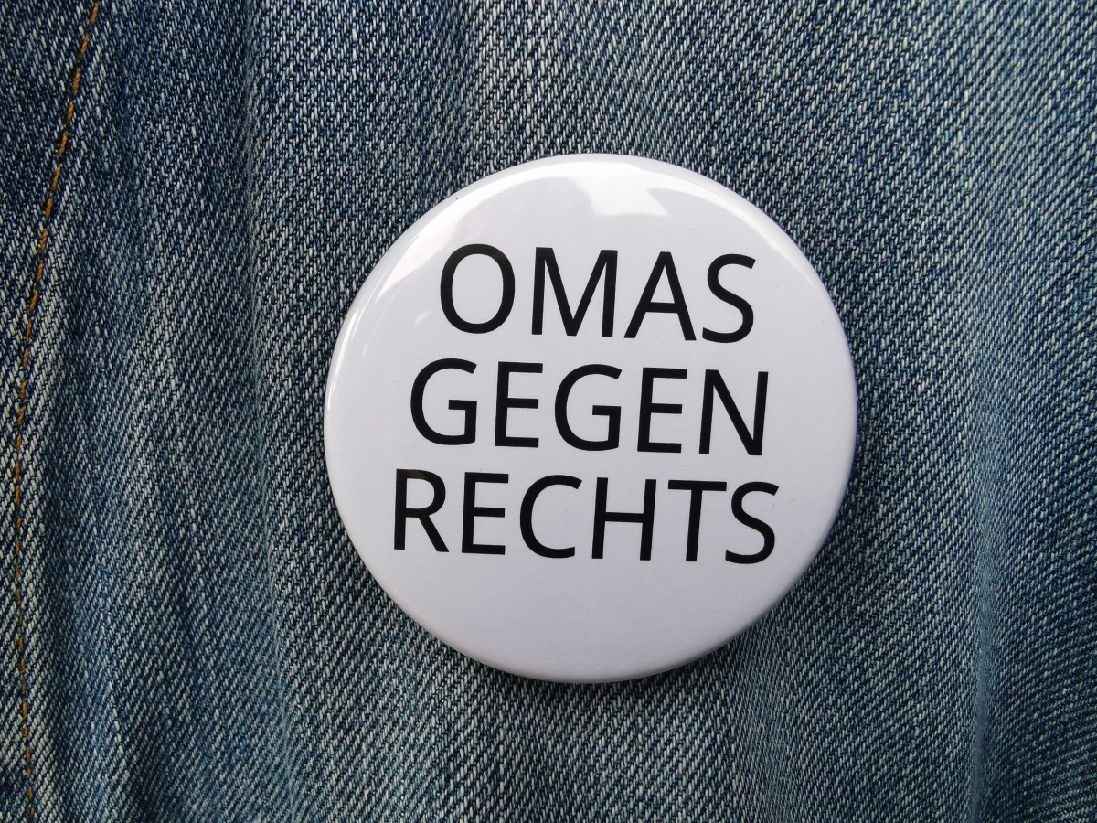 "OMAS GEGEN RECHTS" im Kreis Altenkirchen setzen Zeichen fr Demokratie und Toleranz