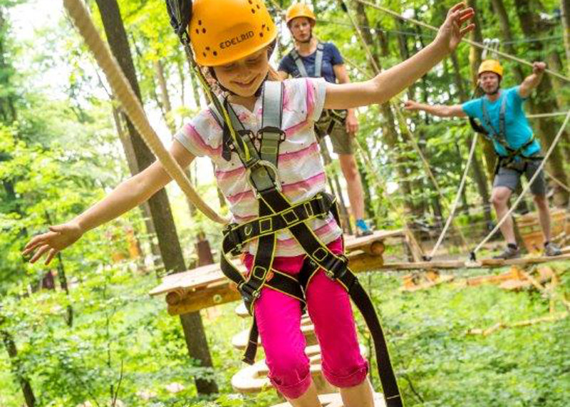 Mnner auf die Bume: Vater und Kind im Kletterwald