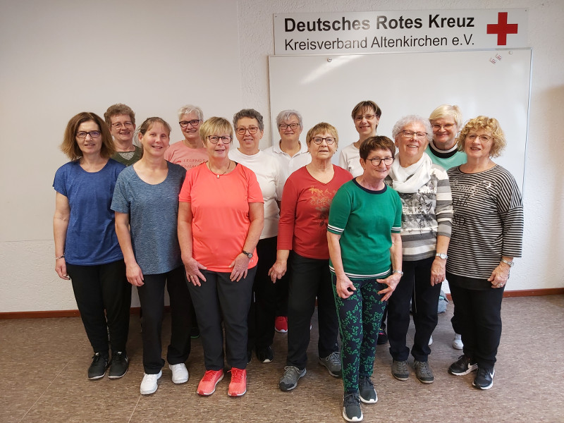 Von links: Marita Wschenbach, Wissen, Rosi Solbach, Gebhardshain, Dagmar Hallberg, Kircheib, Elisabeth Lenski, Eichelhardt, Annegret Sttzel, Weitefeld, Helga Schneider, Kundert, Annemarie Ebener, Daaden, Evelin Tornau, Wissen, Ursula Weber-Jung, Birken-Honigsessen, Lehrbeauftragte Gerda Schneider, Marlene Eutebach, Scheuerfeld, Petra Beisteiner, Wissen und Monika Horn, Flammersfeld. Foto: Privat
