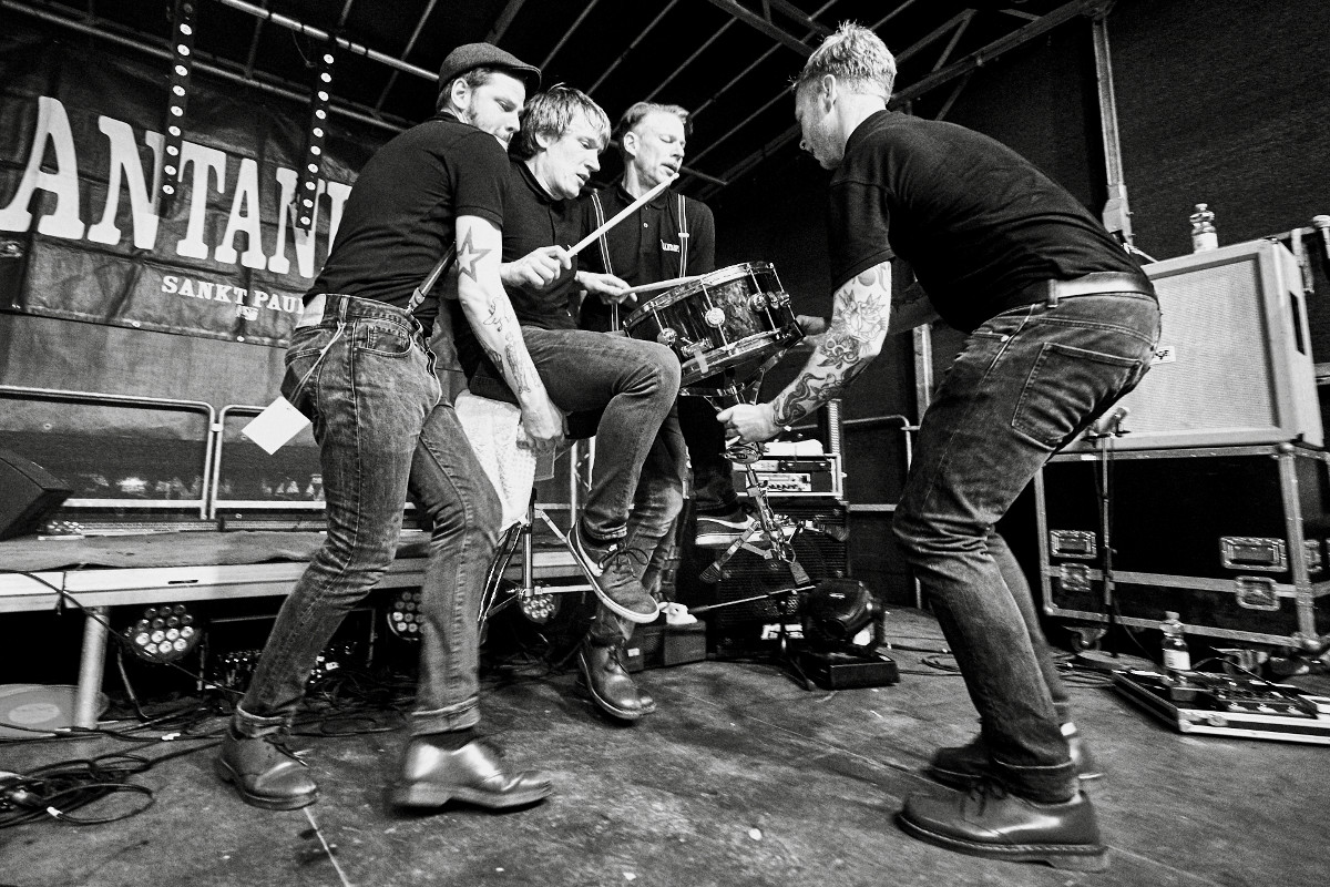 Bissiger Punk mit "Rantanplan" auf der Glockenspitze. (Foto: Veranstalter)