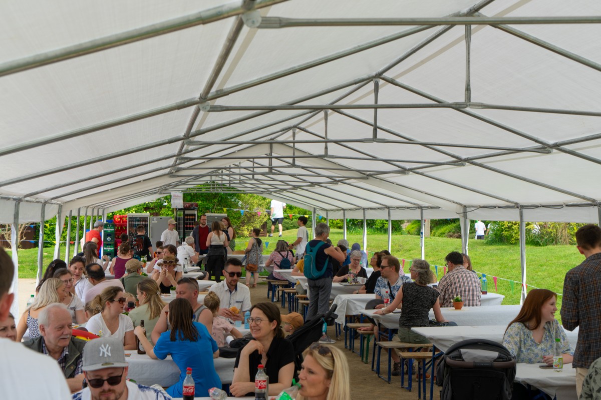 Die Besucher des Frhlingsfests in Wlmersen strahlte mit der Sonne um die Wette (Fotos: NEUES LEBEN e.V)