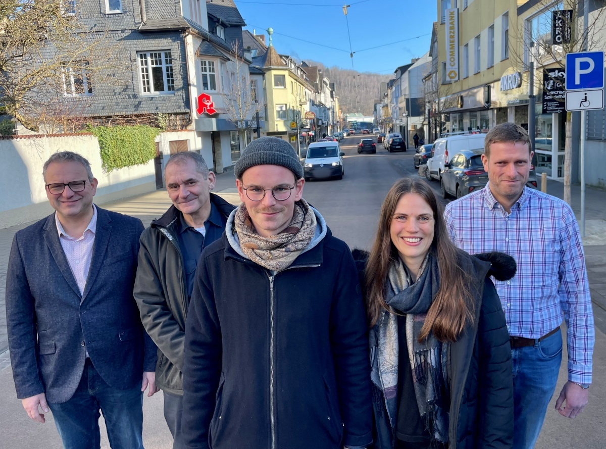 Streetworker Jonas Beier hat Ende 2024 seine Arbeit im Wisserland aufgenommen. Von links: Berno Neuhoff, Kalle Jansen, Jonas Beier, Jennifer Czambor und Markus Wrthen. (Foto: Katharina Behner) 