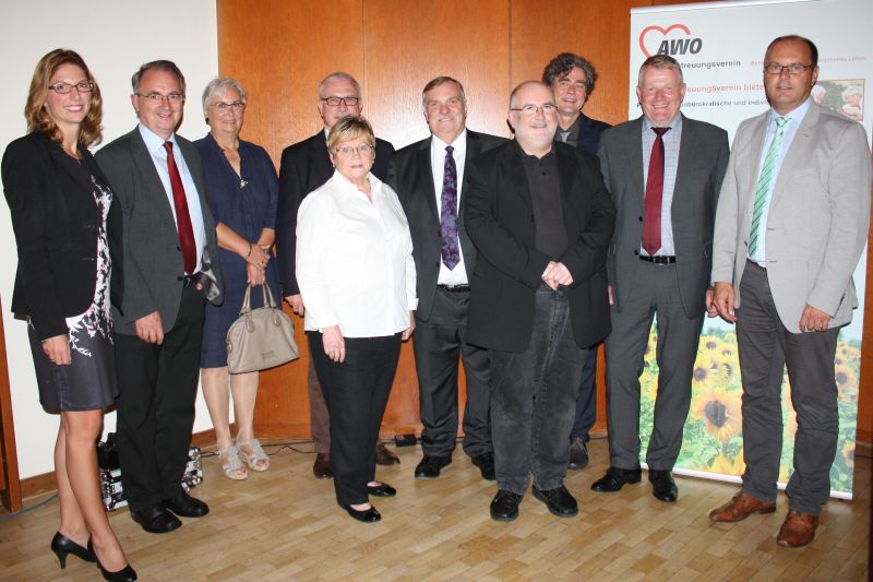 v.l. Sabine Btzing-Lichtenthler, Klaus Schneider, Irmgard Deutsch-Hfer, Heijo Hfer, Eva Maria Fuchs, Horst Klein, Prof. Dr. Tobias Frschle, Dr. Holger Liefeld, Bernd Brato und Jens Sttzel Foto: jkh