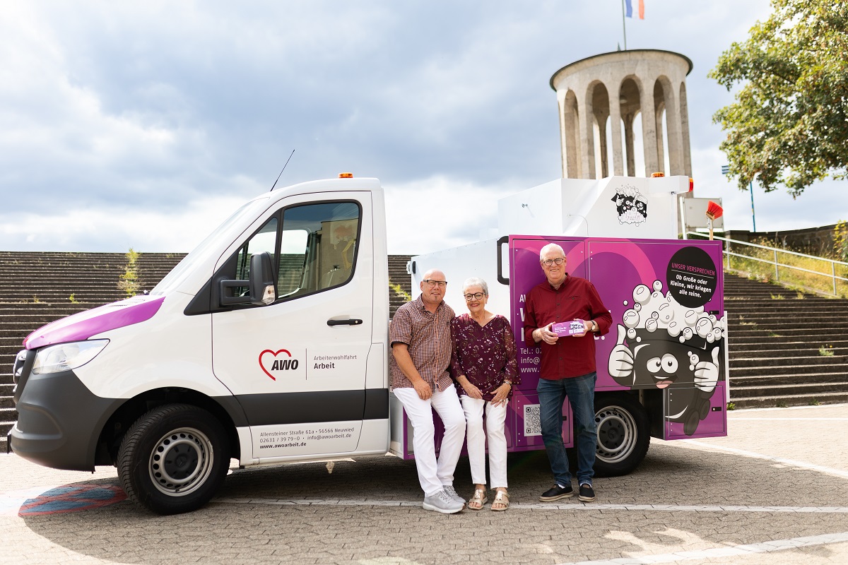 Der Prsidialausschuss des AWO Kreisverbandes Neuwied e.V. (v.l.n.r. Arno Jacobi, Beate Dietl, Fredi Winter) freuen sich ber das neue Dienstleistungsangebot in Neuwied. (Foto: Olga Polovida)