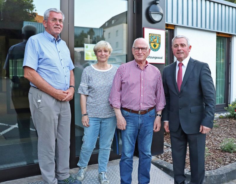 V. l.: Walter Frohneberg, Astrid Schlemminger und Gnter Weihoff wurden von Stadtbrgermeister Rolf Jung aus dem Stadtrat verabschiedet. Foto: privat