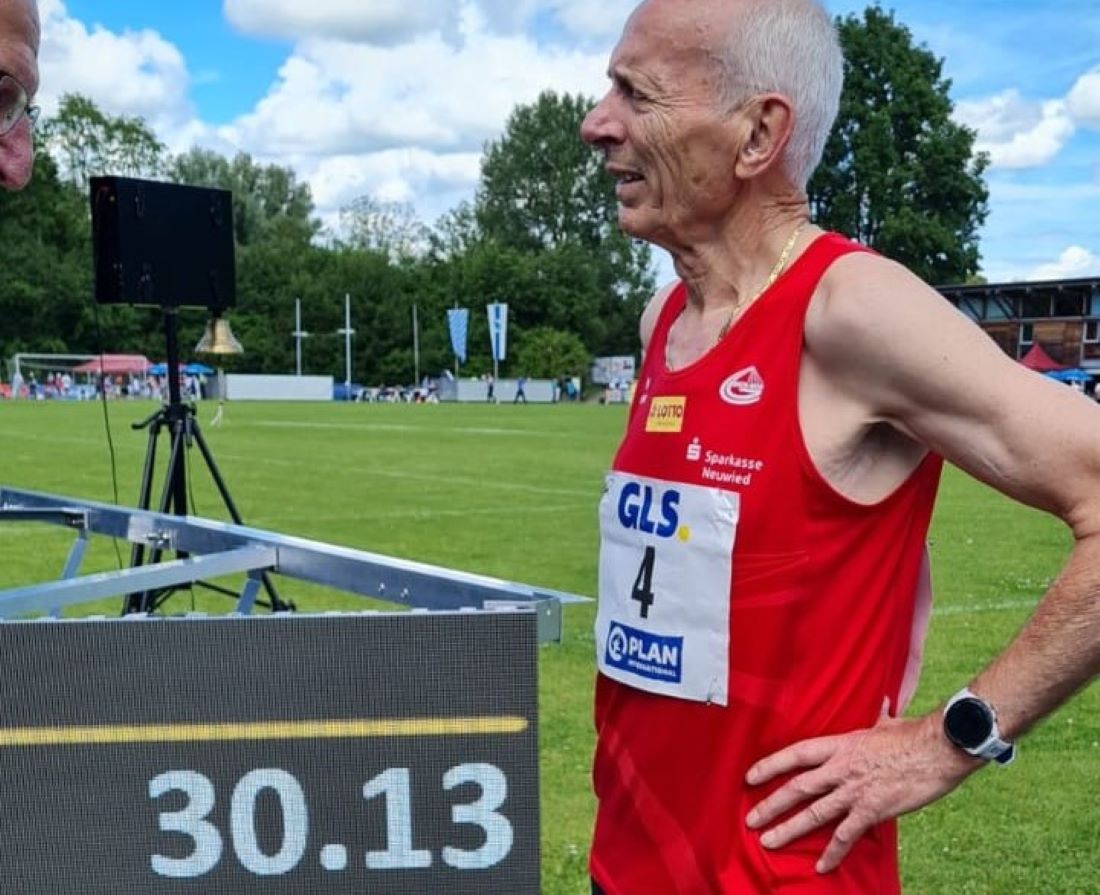 Seniorenleichtathlet Friedhelm Adorf holt in Erding beim DM Masters drei Titel