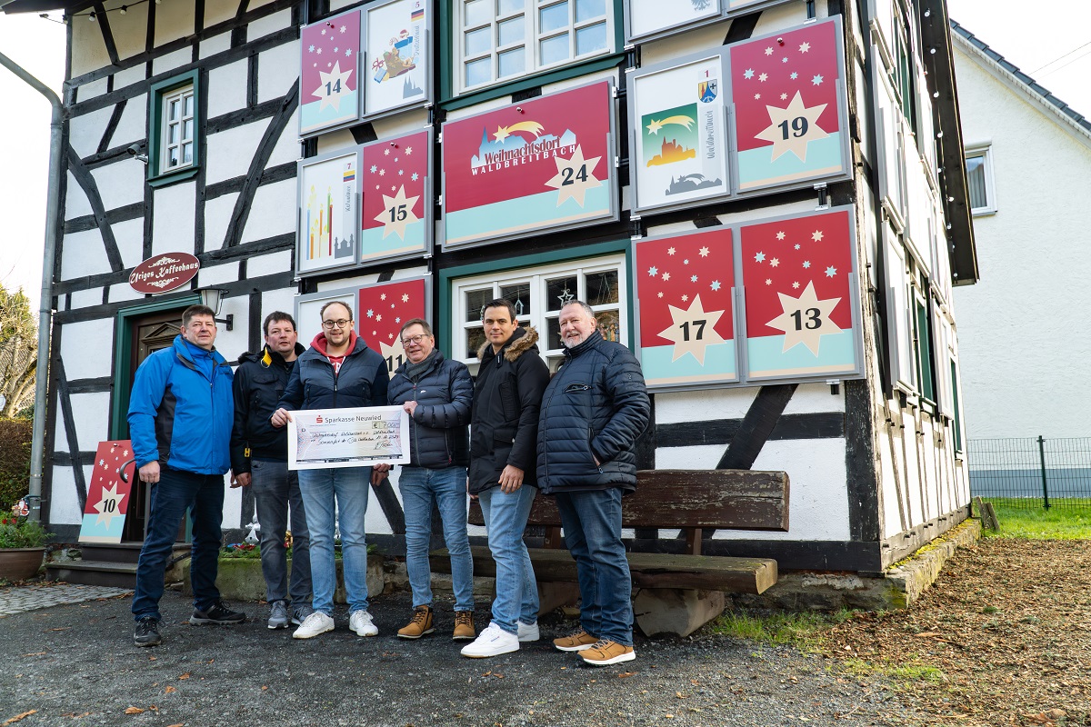 CDU Waldbreitbach bergibt 700-Euro-Spende fr das Projekt "Adventskalenderhaus"