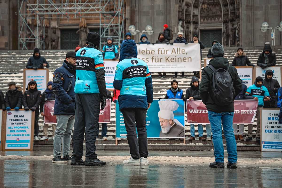 Jugendliche der Ahmadiyya Muslim Gemeinde Betzdorf fordern sofortigen Waffenstillstand