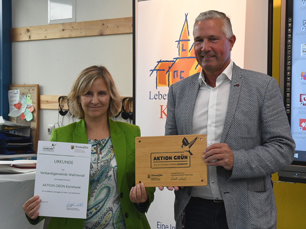 Umweltministein Katrin Eder und Klaus Ltkefedder, Brgermeister der VG Wallmerod. (Foto: MKUEM)