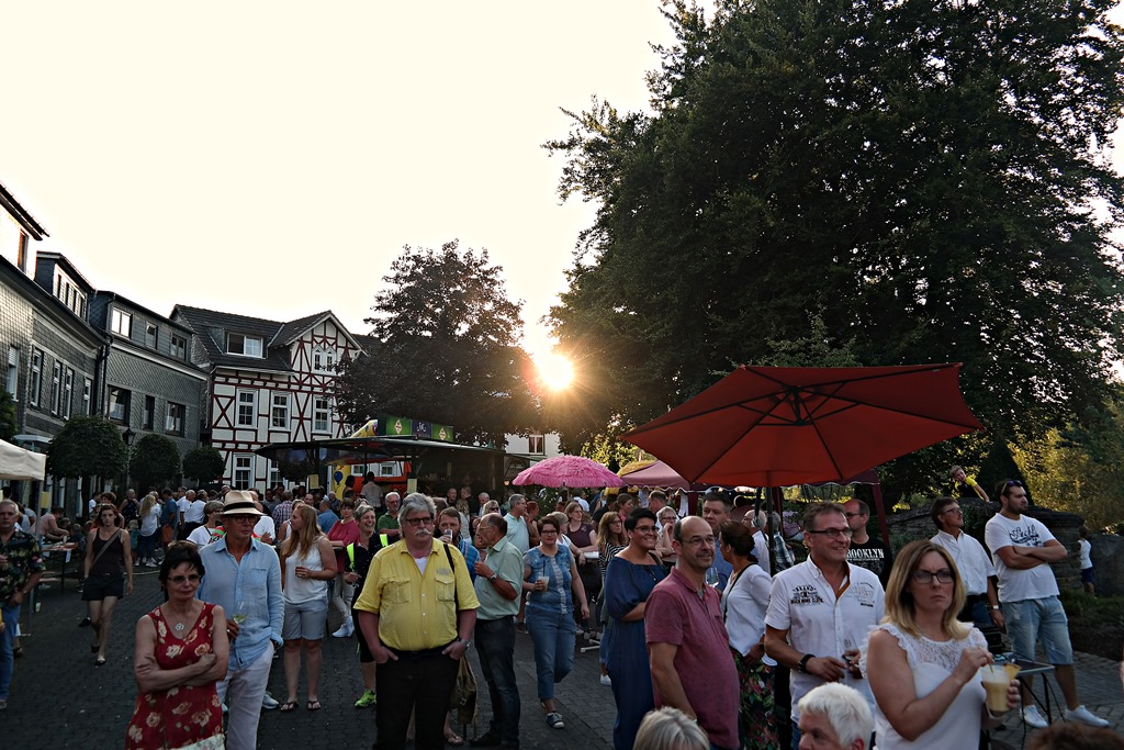 Das Wissener Altstadtfest lockte bei bestem Wetter ins "Unterdorf". (Fotos: rst) 