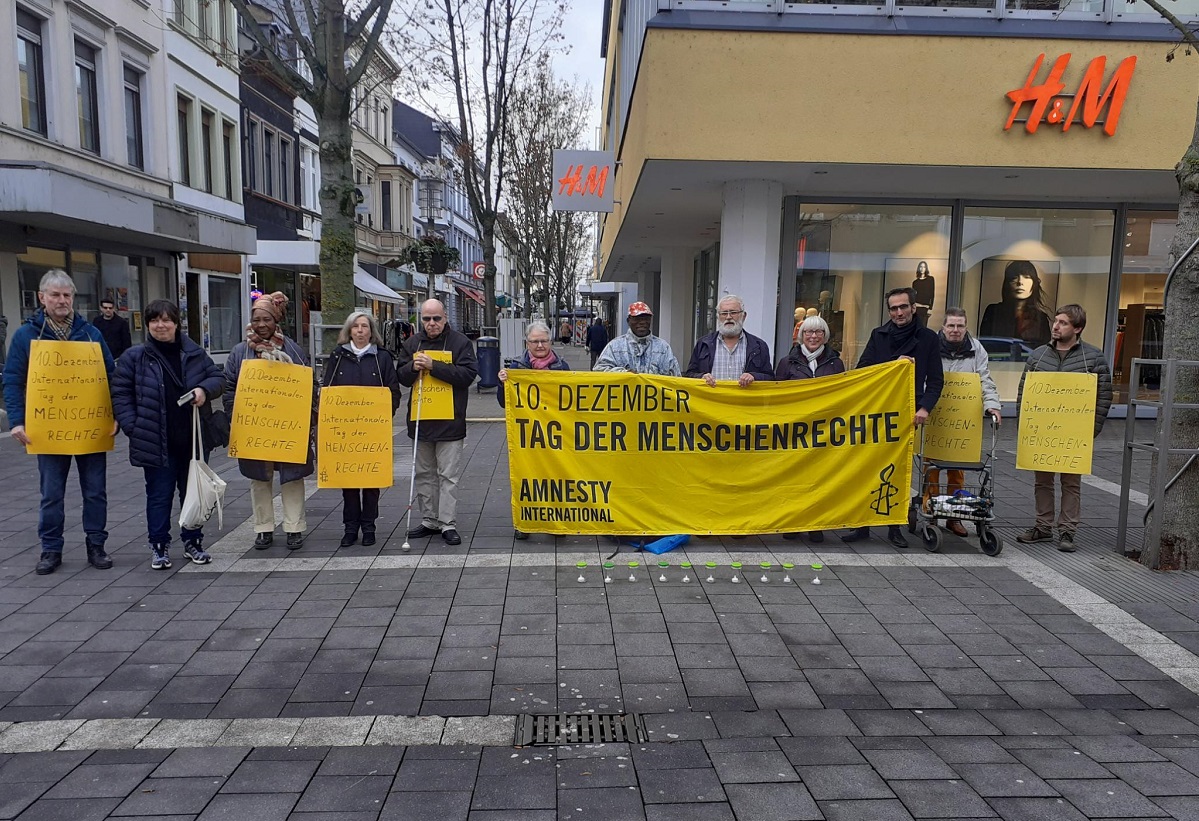 Amnesty Gruppe Neuwied veranstaltet Mahnwache am Tag der Menschenrechte