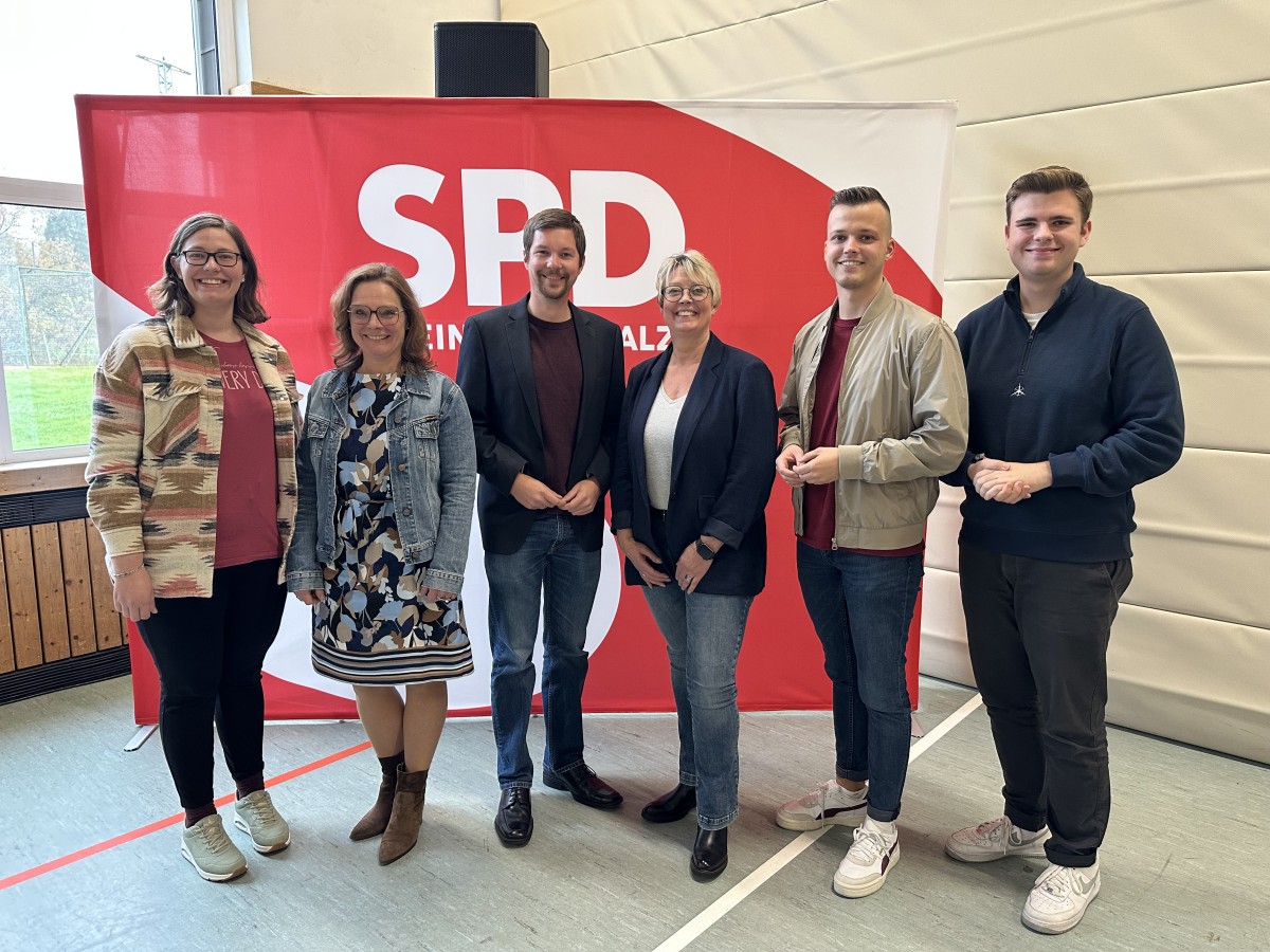 Der neue geschftsfhrende Vorstand der Kreis-SPD (v.l.n.r.): Jaqueline Hassel, Alexandra Probst, Jan Hellinghausen, Sabine Steinau, Philip Schimkat und Colin Haubrich (es fehlt: Carmen Kreuzer). (Foto: SPD)