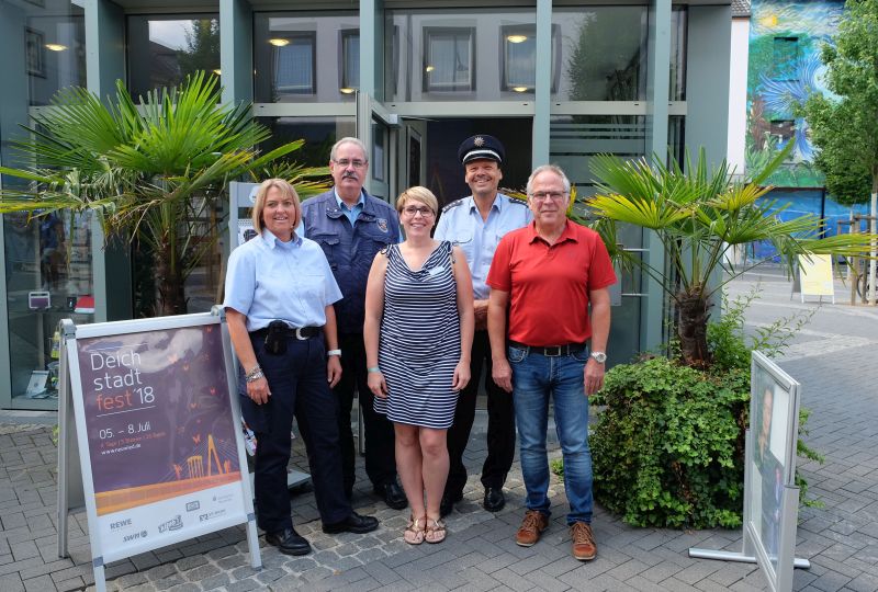 Vertreter von Ordnungsamt, Stadtmarketing und der Polizeidirektion Neuwied werden beim Deichstadtfest gemeinsam Ansprechpartner sein. Foto: privat