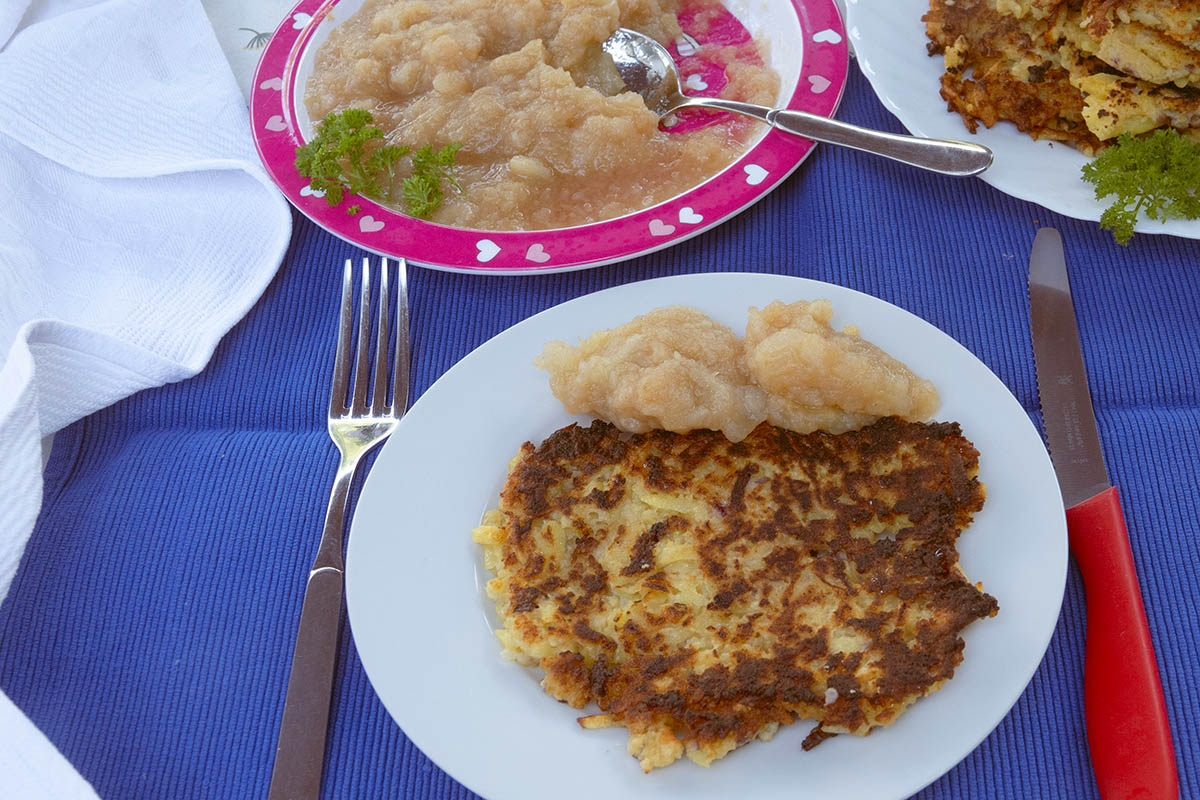 Westerwlder Rezepte - Rheinische Kartoffelpuffer mit Apfelmus