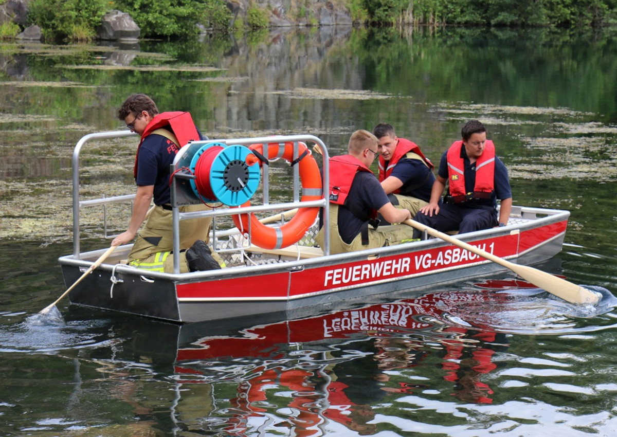 Hochwasserschutz: Feuerwehr der VG Asbach stellt drei Boote in Dienst