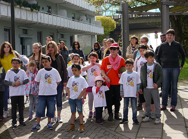 Die jungen Helfer erhielten Saubere Pfoten-T-Shirts. Fotos: Stadt Neuwied