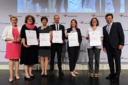 Familiengerechte Hochschule: Bundesministerin Giffey zeichnet Uni Siegen aus