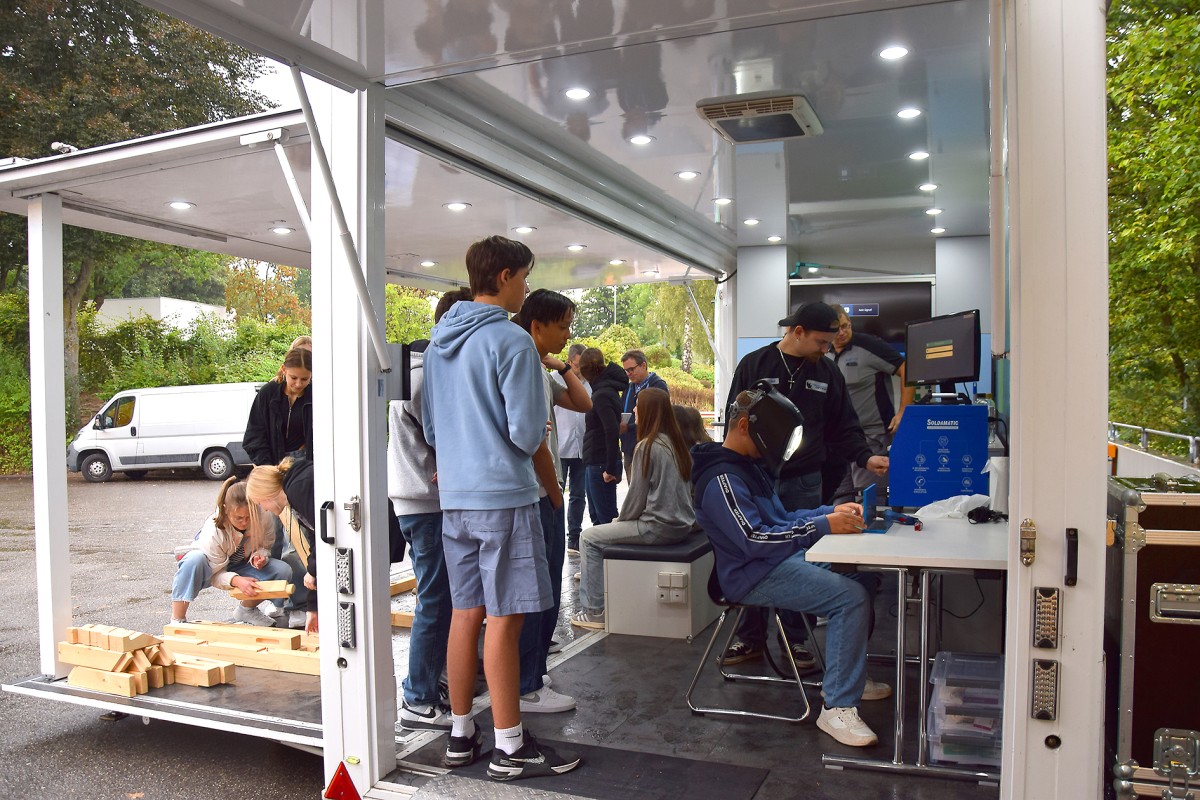 HwK, IHK und die Agentur fr Arbeit mit "Azubispots on Tour" bei der Ernst-Barlach-Realschule plus in HhrGrenzhausen (Fotos: HwK Koblenz/Denise Nu)
