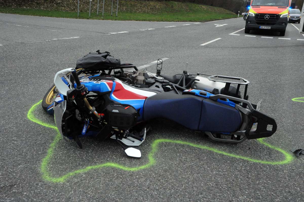 Verkehrsunfall auf der B 256 bei Schrdt sorgte fr lange Staus: Zwei Personen verletzt