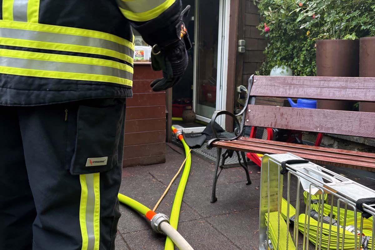 Brand in Scheuerfeld: Rauchmelder warnten die Bewohner - Feuerwehrleute retteten Hunde