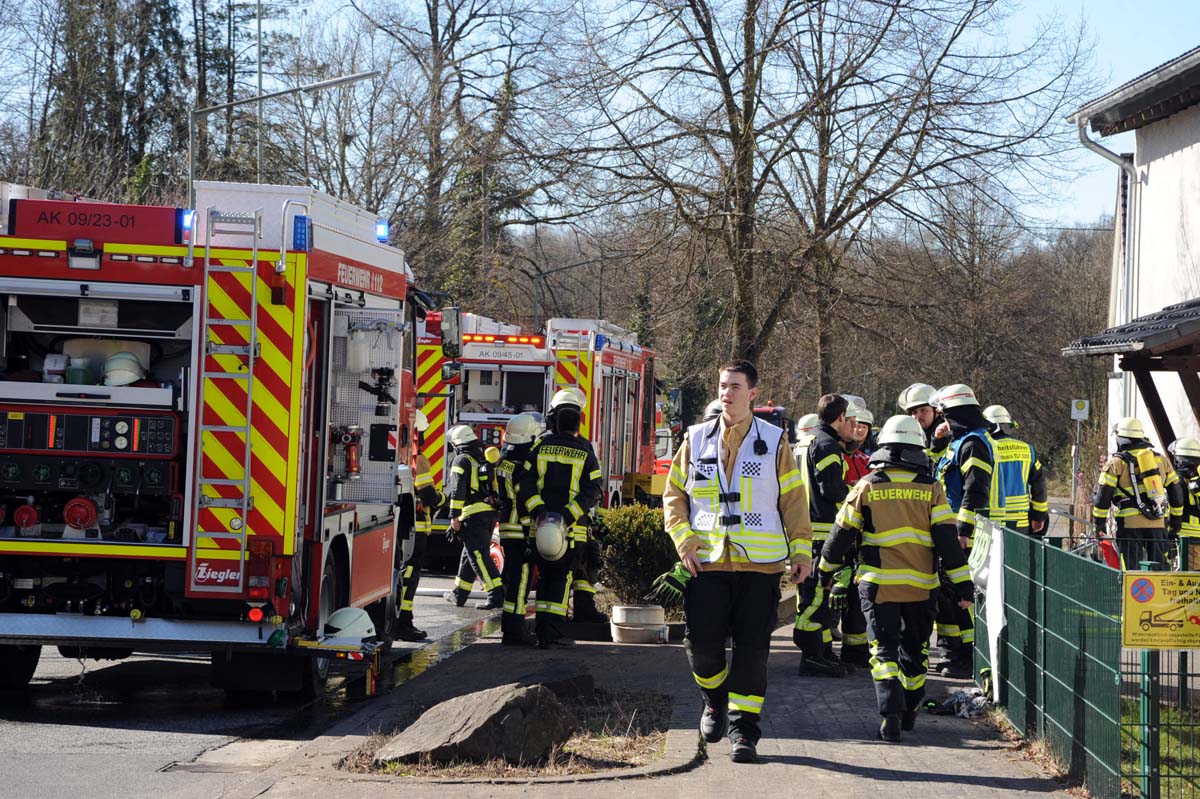 Zahlreiche Einsatzkrfte verhinderten Schlimmeres (Bilder: kk)