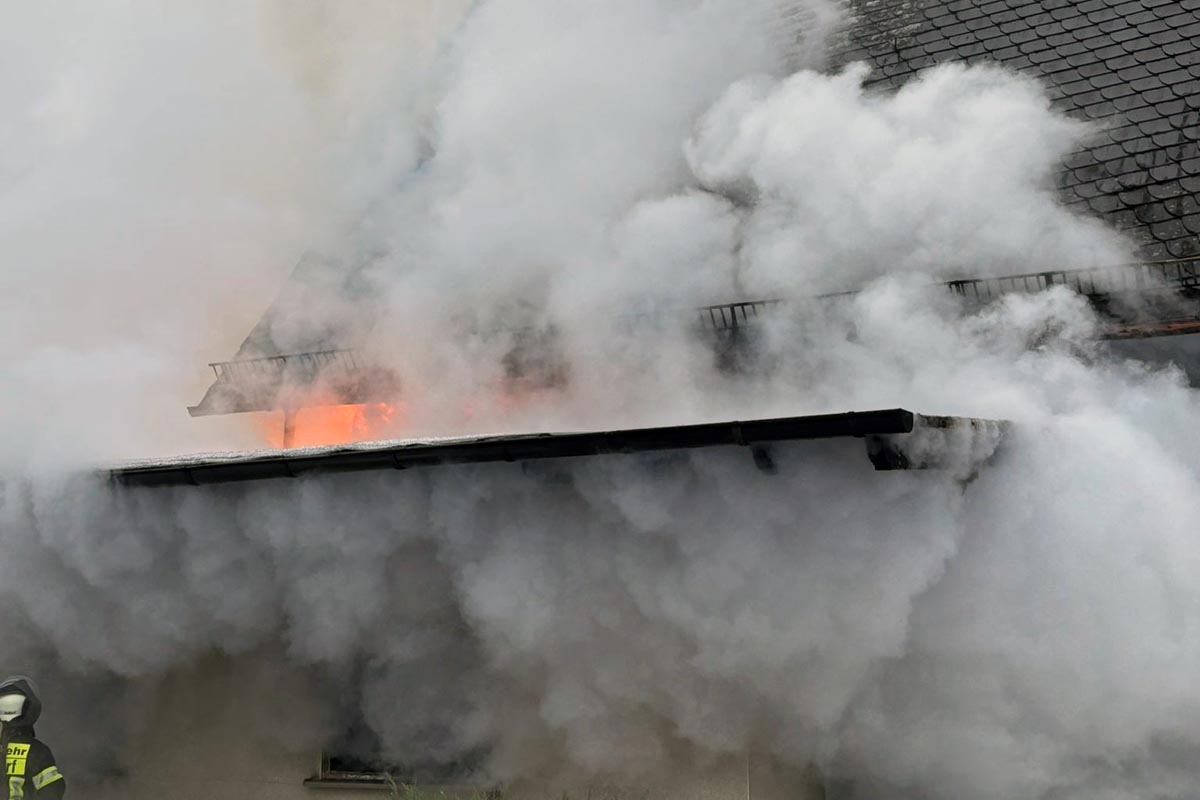 Starke Rauchentwicklung behinderte die Einsatzkrfte (Bilder: VG-Feuerwehr)