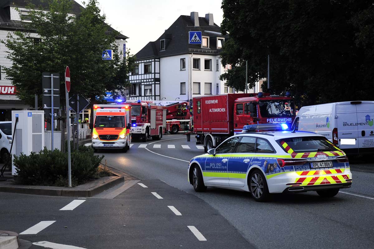 Wohnungsbrand in Altenkirchen: Keine Verletzten, mehrere Feuerwehren im Einsatz