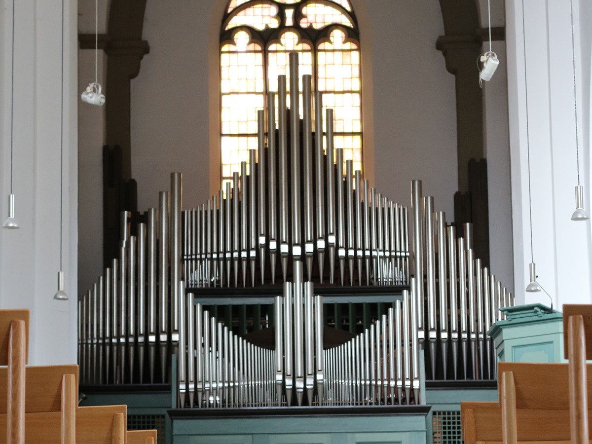 Die farbenreiche Orgel der Martinikirche steht im Zentrum der Veranstaltung (Foto: Veranstalter)