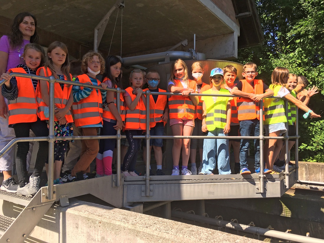 Zusammen mit dem Abwasserwerk der Stadt Bad Honnef (AWBH) lernten die Kinder der Theodor Weinz Grundschule Aegidienberg die Bedeutung von Wasser kennen und wie mglichst viel Abwasser vermieden werden kann. (Foto: Stadt Bad Honnef)