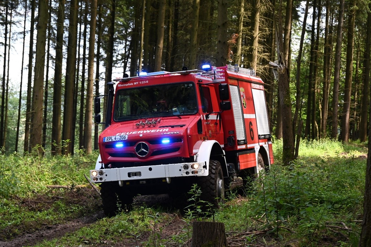 Bad Hnningen: Tanklschfahrzeug bewhrt sich bei Waldbrandbung 