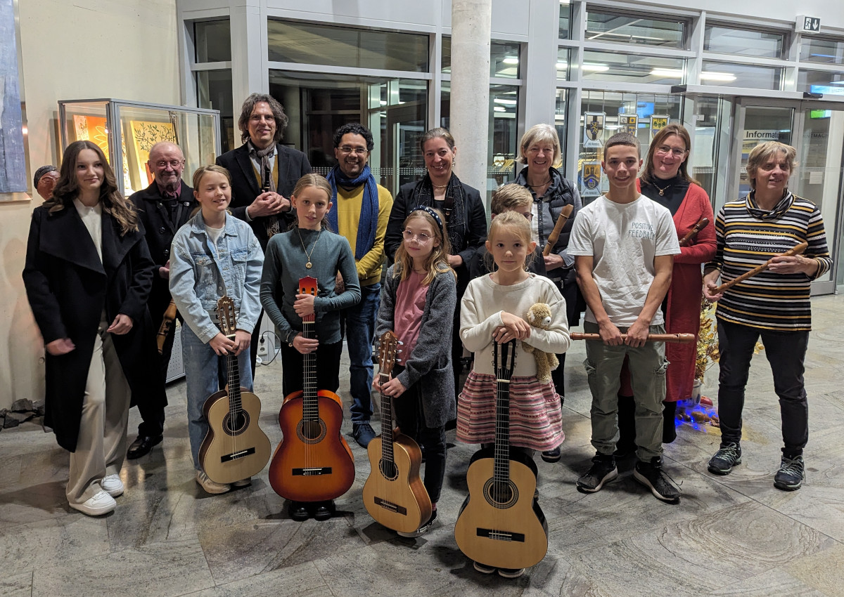 Schler der Kreismusikschule prsentierten ihr Knnen mit Gitarre, Blockflte und Klavier. (Foto: Roman Althof)