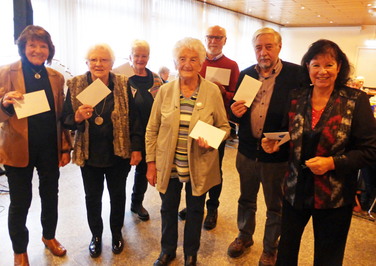 Auszeichnung fr die Plattschwtzer-Runde. (Foto: Westerwaldverein Bad Marienberg)