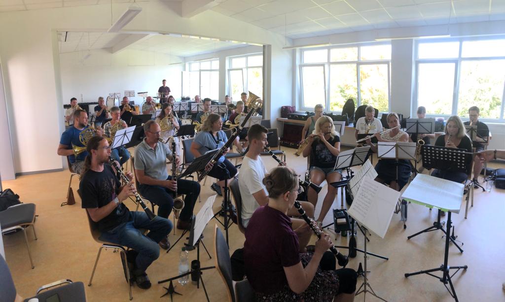 Blserphilharmonie und Projektchor nehmen die Probenarbeit zur monumentalen Queen-Symphony auf. (Fotos: M. Lichtenthler)