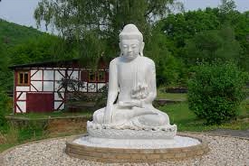 Klostergesprche im buddhistischen Kloster Hassel