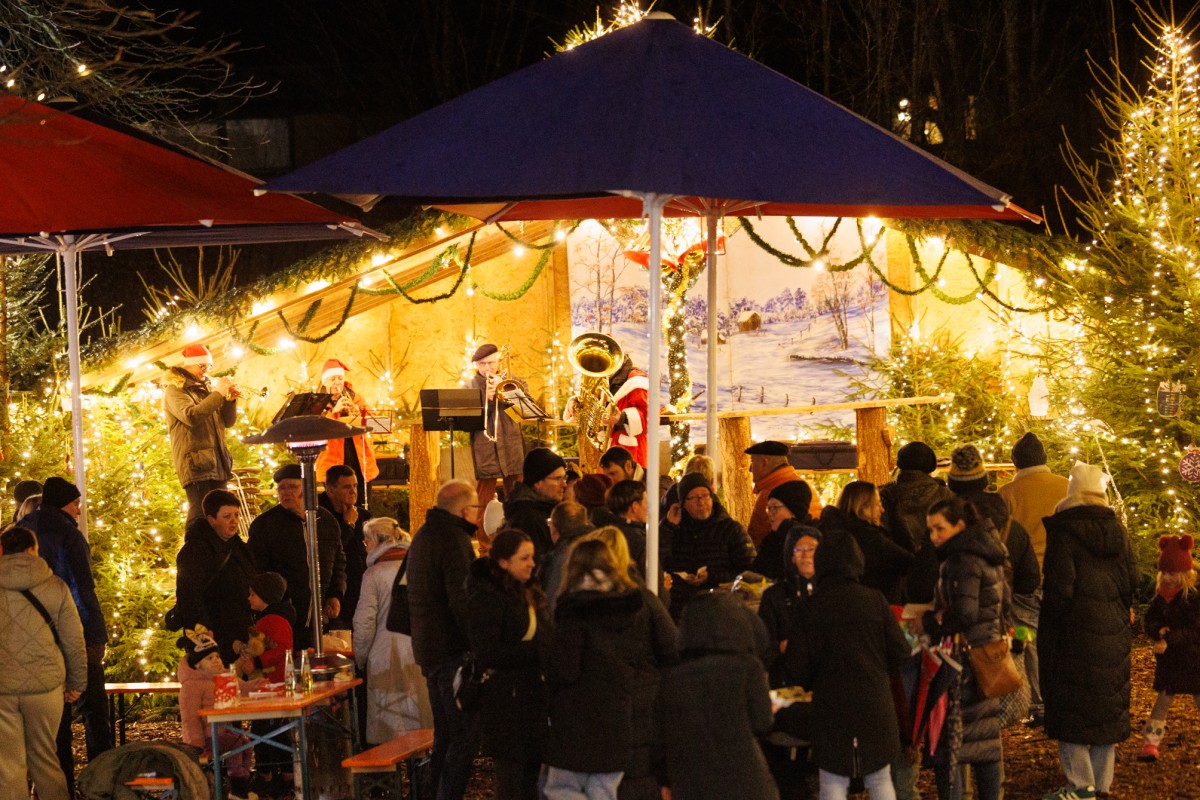 "Weihnachten fr alle": 200 Gste feiern gemeinsam Advent in Westerburg