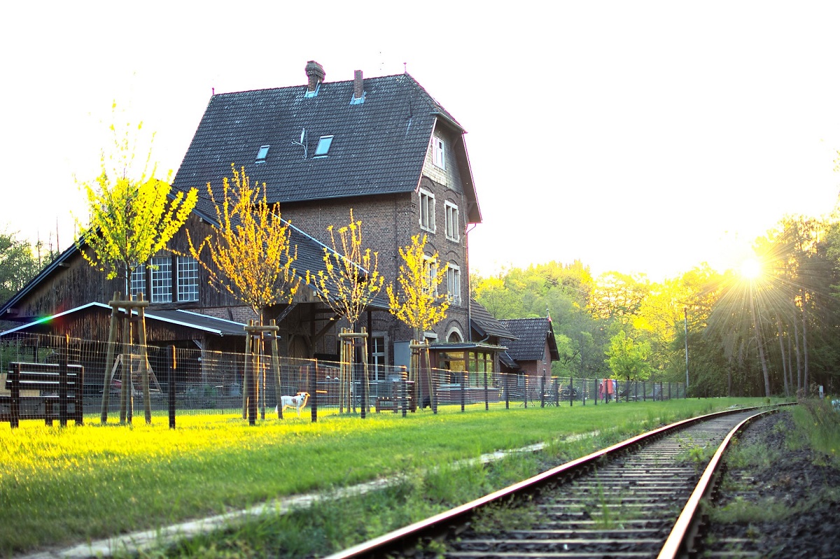 Der Bahnhof Seifen wurde im Mai 1884 mit Inbetriebnahme der Bahnstrecke Engers - Altenkirchen erffnet. Er Bahnhof befindet sich heute in Privatbesitz. (Foto: Torsten Walterschen)