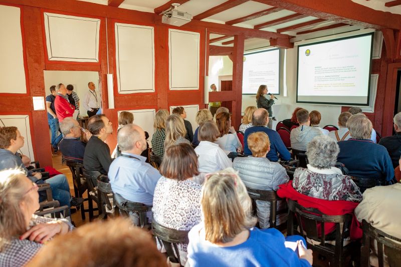 Barcamp-Arbeitsgruppen berichten im Vogtshof ber ihre Arbeit