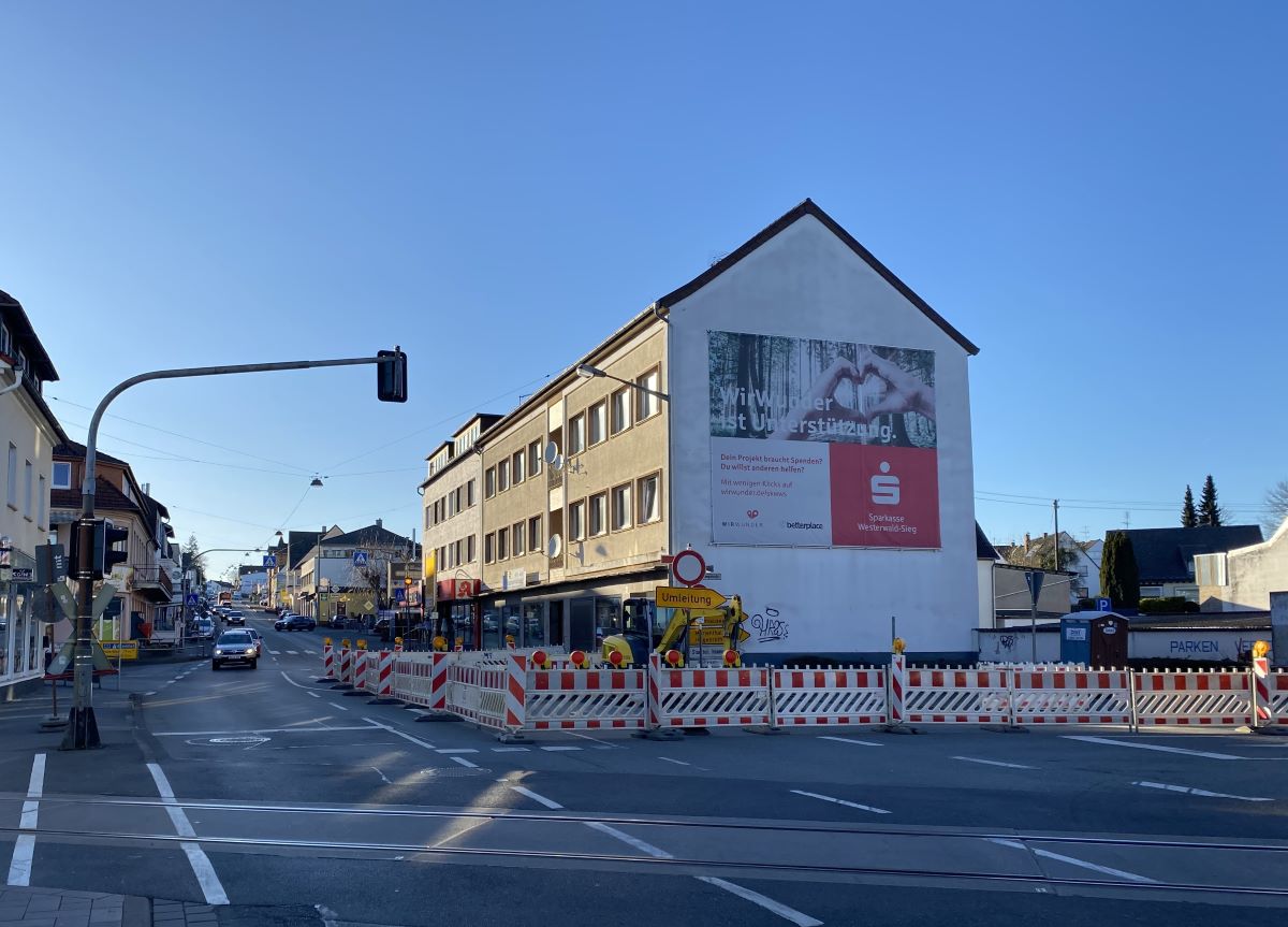 Baustelle mitten in Altenkirchen: Kanalhausanschlsse mssen repariert werden