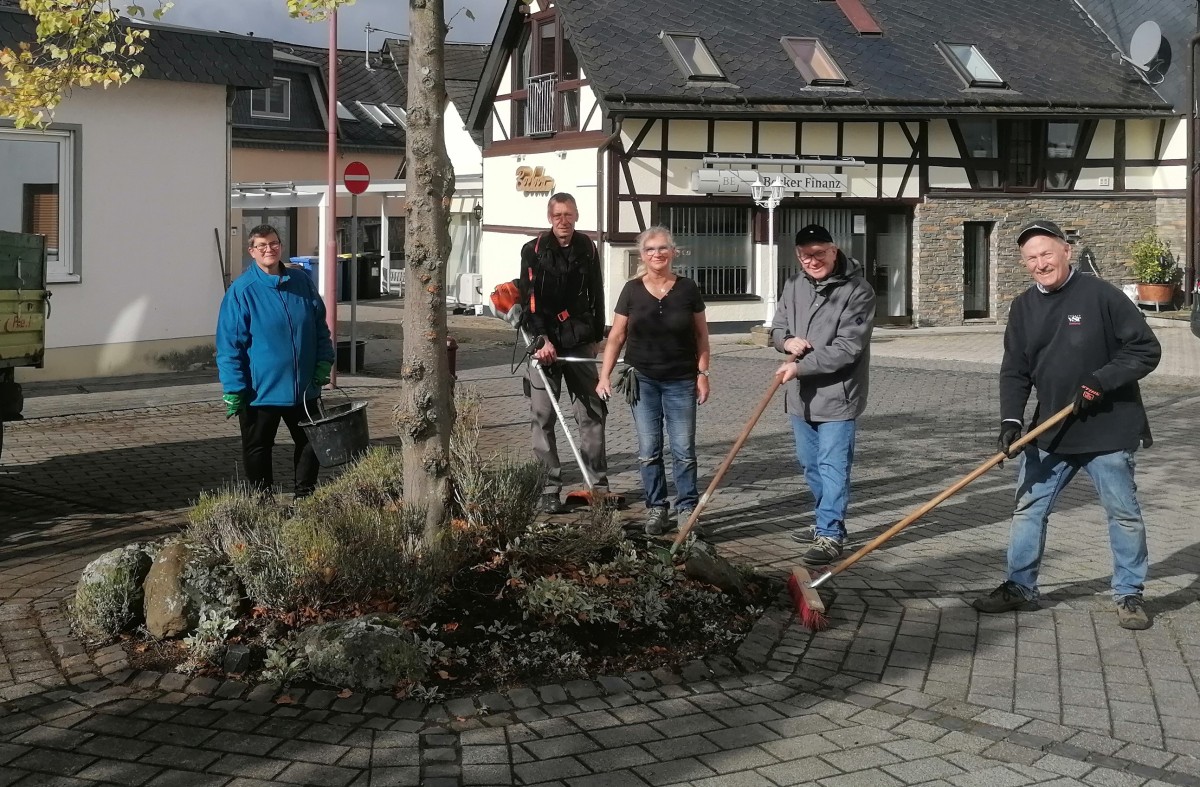 Pflanzbeete an der Arche in Horhausen in ehrenamtlicher Aktion gepflegt