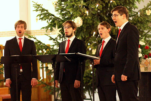 In der St. Bonifatius Kirche in Niederbieber begeisterten die Snger des Ensembles Thios Omilos. Foto: Hospizverein