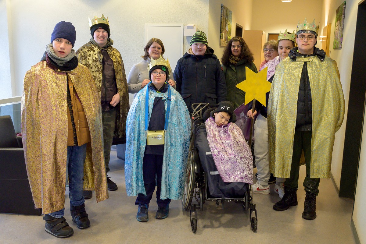 Sternsinger segnen das Rathaus in Wirges