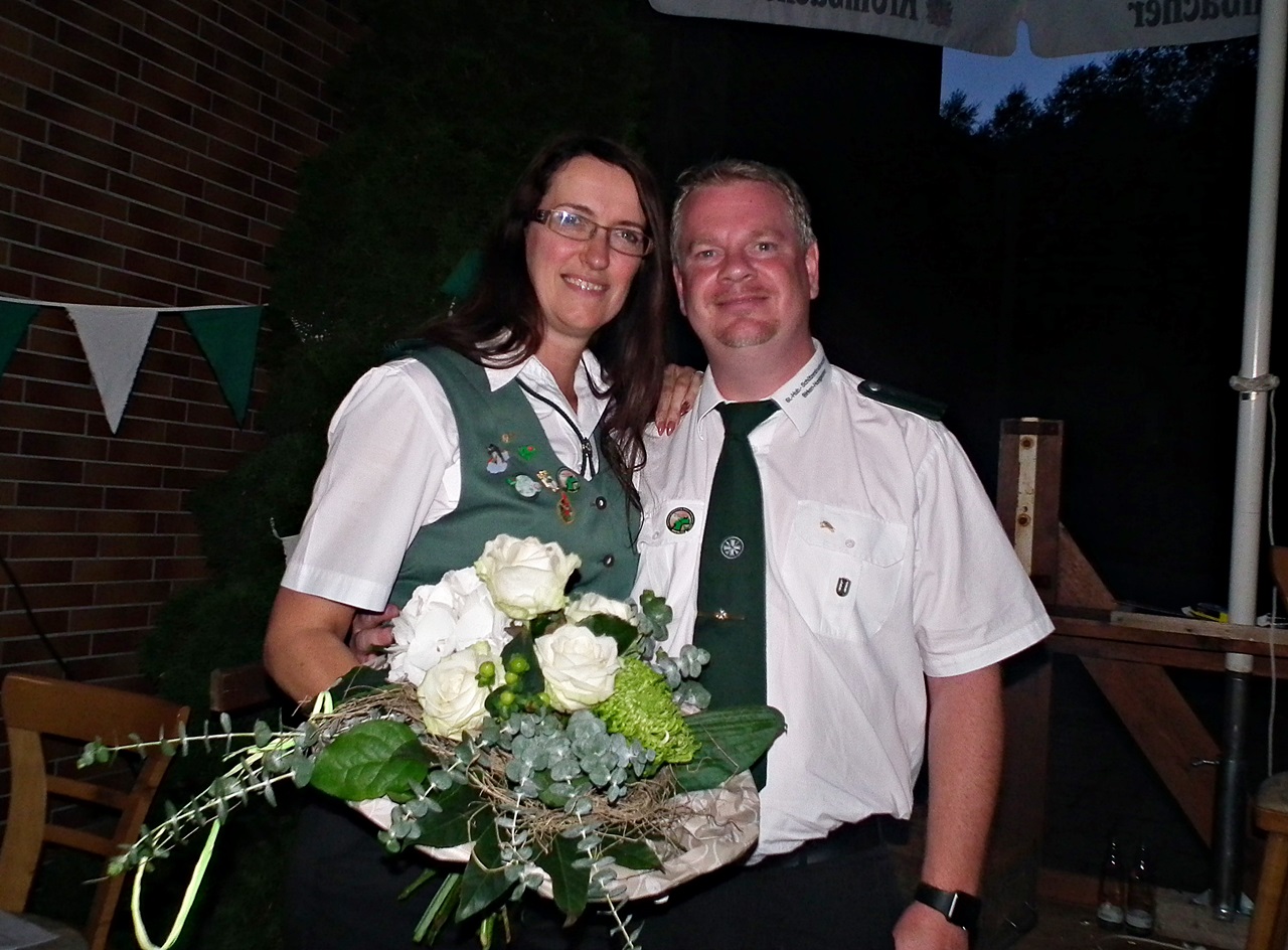 Das neue Knigspaar von Birken-Honigsessen: Torsten Hake mit seiner Frau Karin. Fotos: Regina Steinhauer 