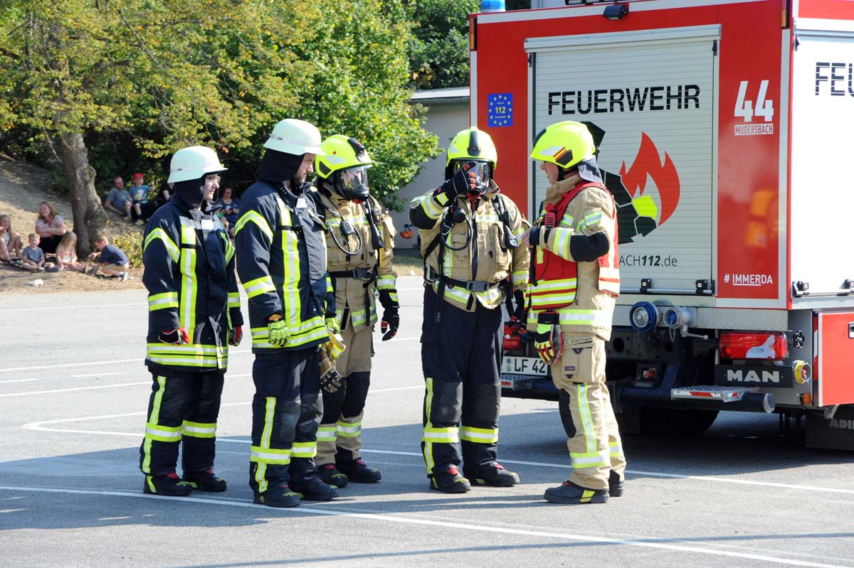 Abschlussbung im Ausrckebereich Siegtal: In Brachbach bten drei Lschzge