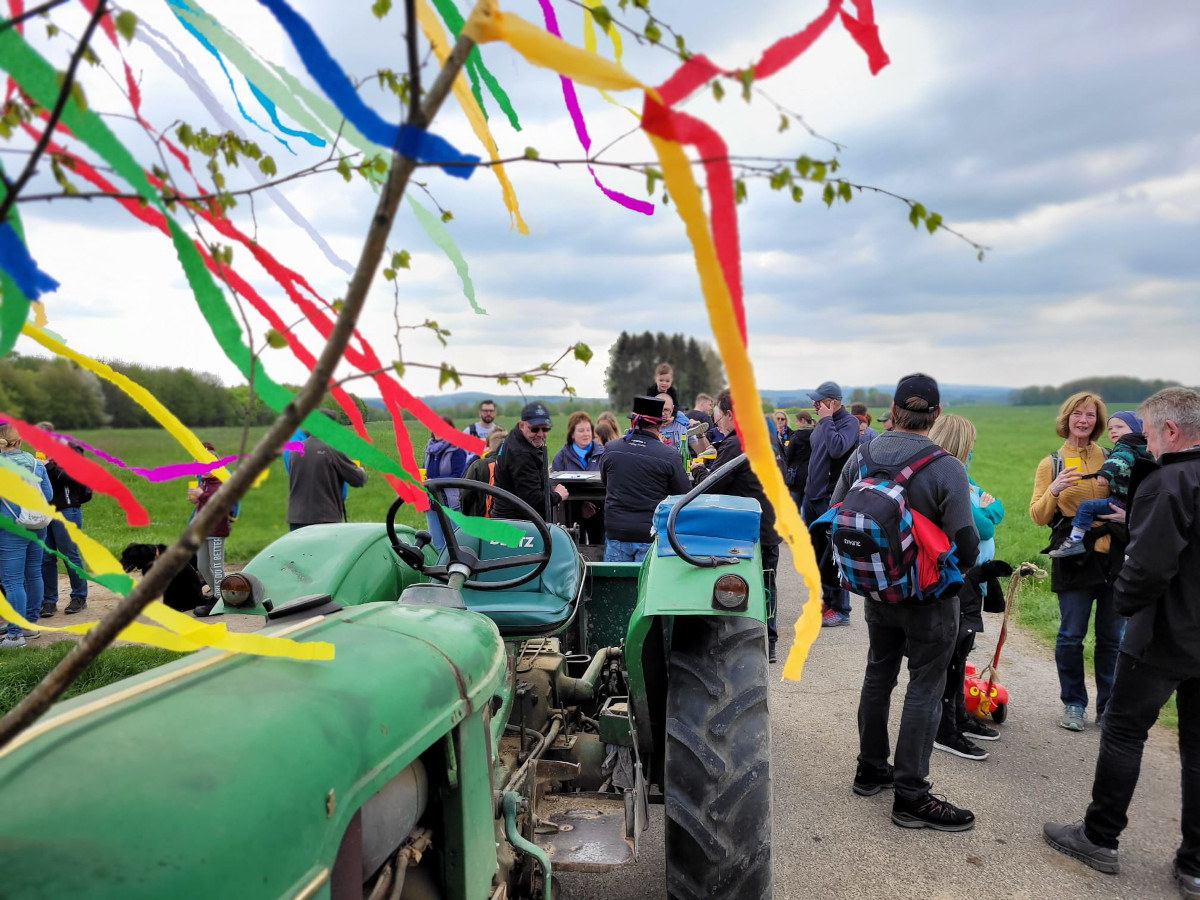 Brckrachdorf wanderte in den Mai