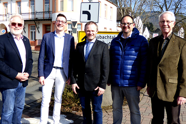 Das Foto zeigt v.l.n.r.: Lothar He (Stadt- und Ortsbeiratsmitglied), Jrg Rder (CDU-Vorsitzender), OB Jan Einig, Beigeordneter Jan Petry, Hans-Jrgen Klein (Ortsbeiratsmitglied)