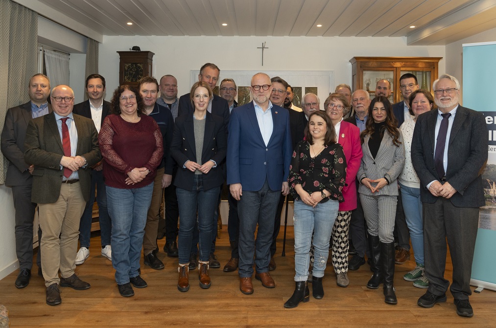 Die Kandidaten der CDU fr den Stadtrat mit dem Stadtbrgermeister-Kandidaten Alfons Muhoff sowie der Landtagsabgeordneten Ellen Demuth und dem CDU-Gemeindeverbandsvorsitzenden Markus Fischer (Foto: CREATIV PICTURE - Heinz-Werner Lamberz)