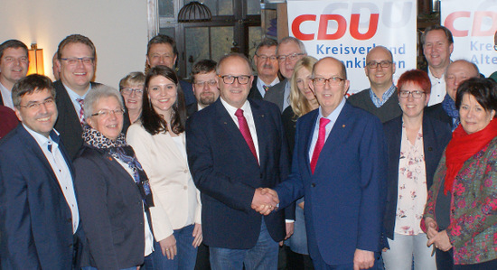 Die Teilnehmer des Dreiknigstreffens der Kreis-CDU votierten einstimmig fr den Eichener Landtagsabgeordneten Dr. Peter Enders (Mitte). (Foto: CDU)