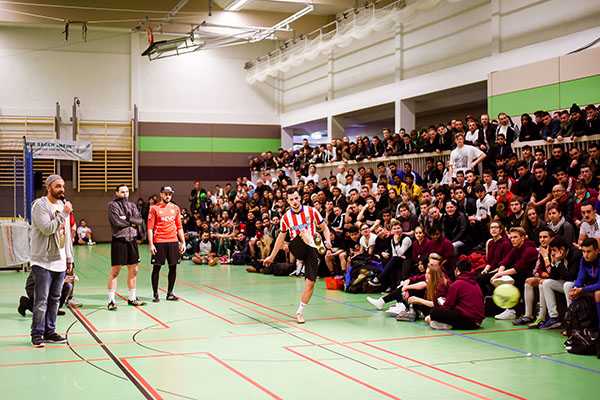 Kunstfertige Kicker knnen whrend der Cage-Soccer-Night bei Wettbewerben bis zu 500 Euro gewinnen. Foto: Stadt Neuwied