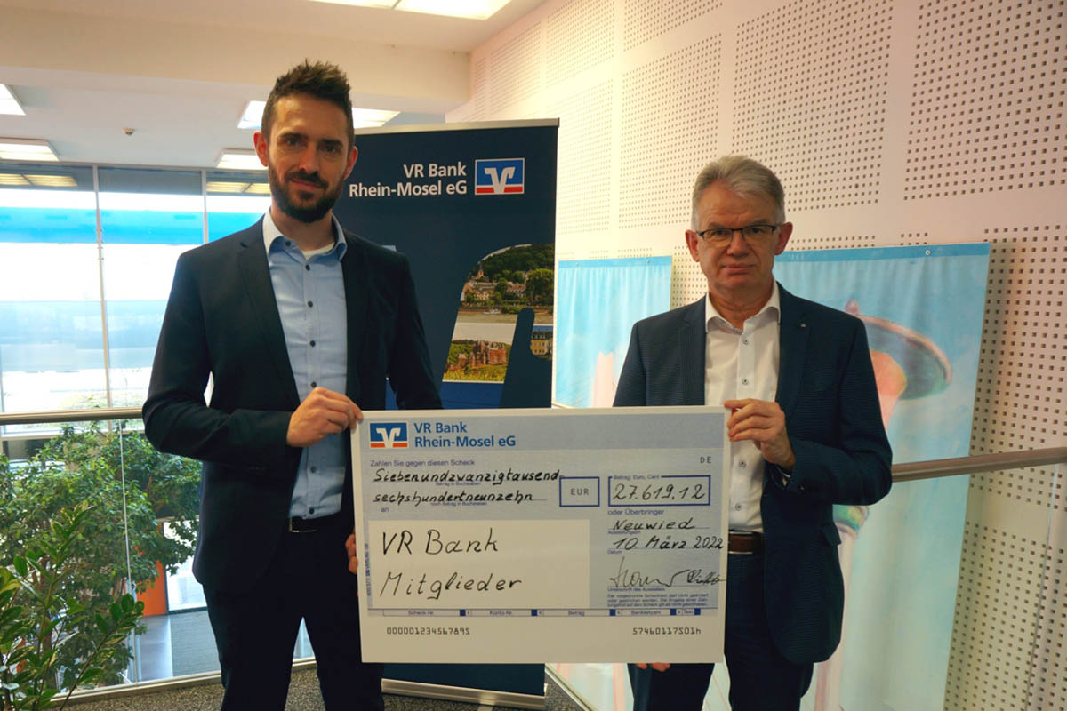 Mitglieder der VR Bank Rhein-Mosel eG erhalten fast 28.000 Euro